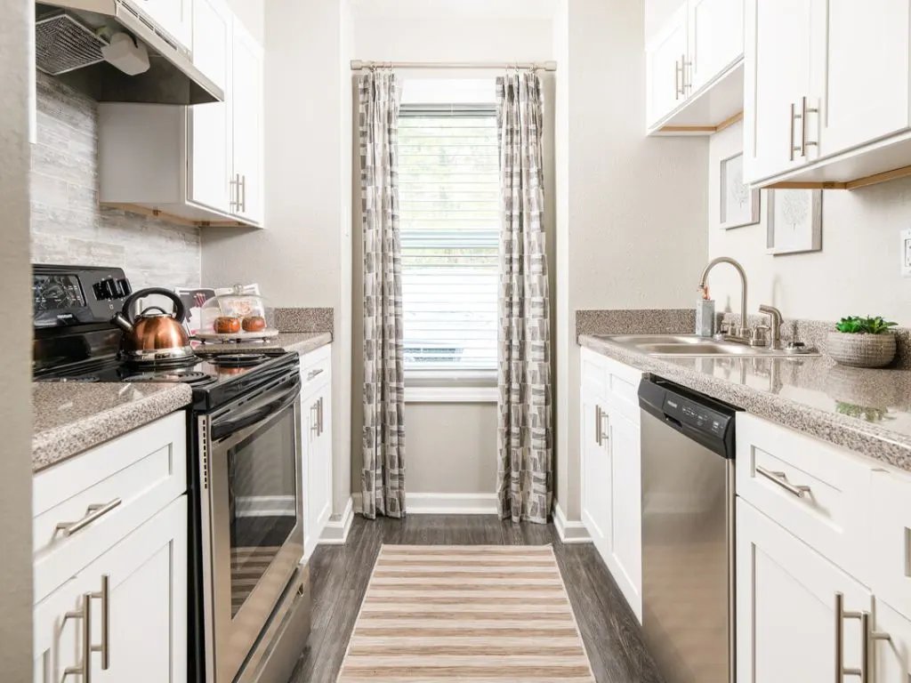 kitchen at Elite at City View apartments Located near Hwy 285 and Camp Creek Parkway