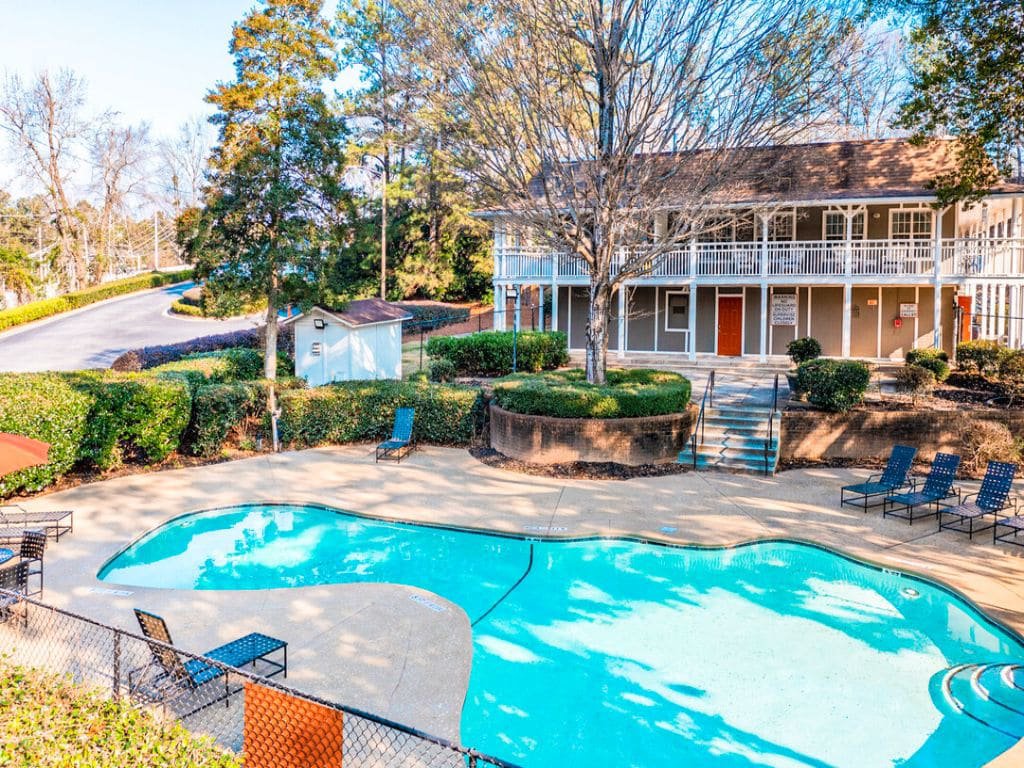 pool at Elite at City View apartments Located near Hwy 285 and Camp Creek Parkway